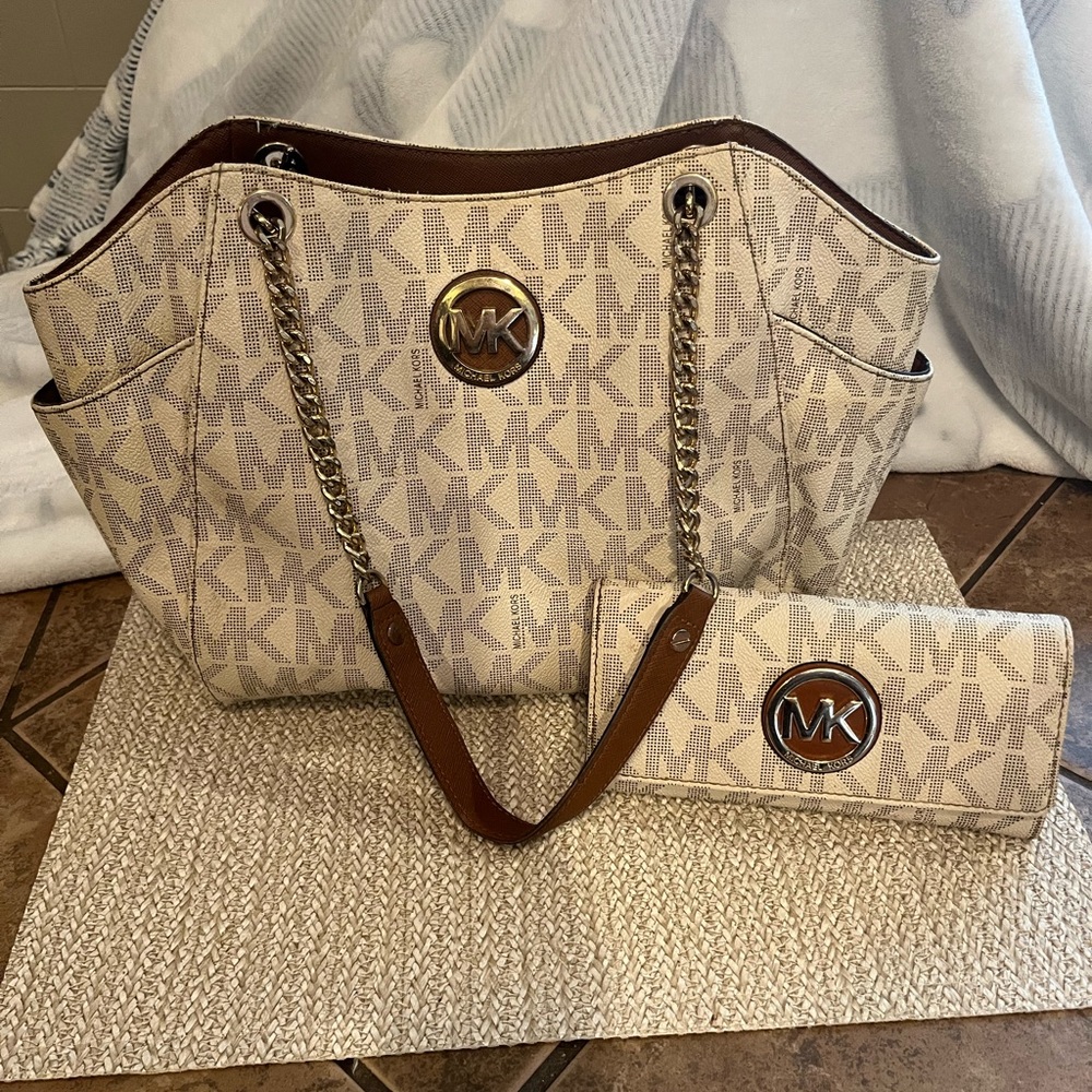 Michael Kors Purse & Wallet